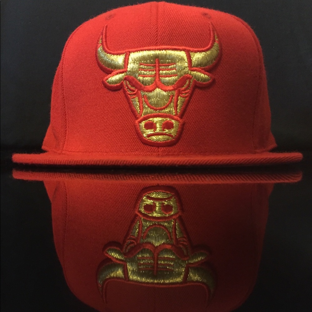 Chicago Bulls Gold logo Mitchell & Ness Cap
